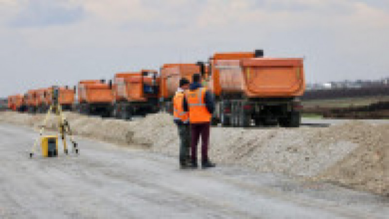 Lucrările de asfaltare la Autostrada Moldovei (A7) au început pe sectorul Buzău-Focșani. Foto: Facebook/Marcel Ciolacu | Poza 3 din 4