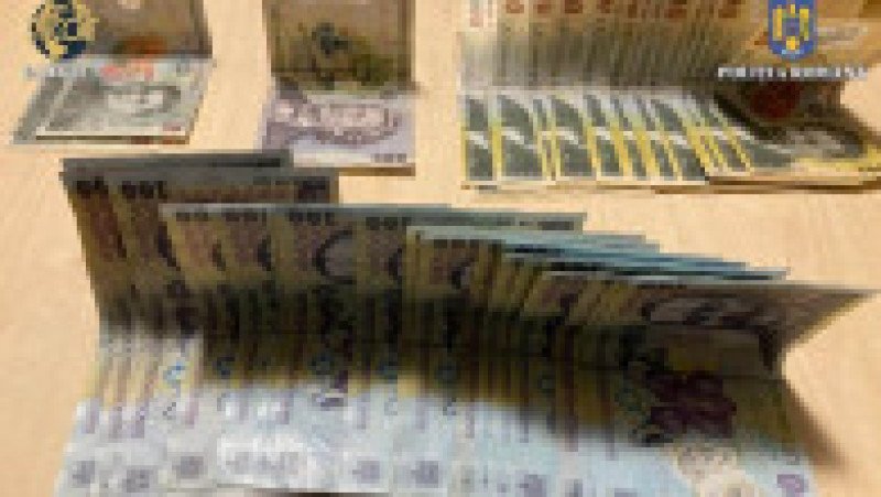 Poliţiştii BCCO au pus în aplicare nouă mandate de percheziţie domiciliară în municipiul Bucureşti, în acest caz. Foto: IGPR | Poza 4 din 4