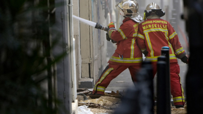 Un bloc s-a prăbușit după ce a fost auzită o explozie puternică în cartierul central La Plaine din Marsilia. Foto: Profimedia Images