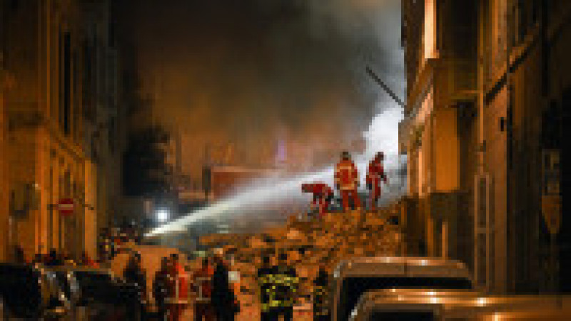Un bloc s-a prăbușit după ce a fost auzită o explozie puternică în cartierul central La Plaine din Marsilia. Foto: Profimedia Images | Poza 9 din 13