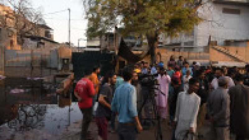 Scena unde a avut loc busculada pentru ajutoare alimentare la Karachi. Foto: Profimedia | Poza 3 din 12
