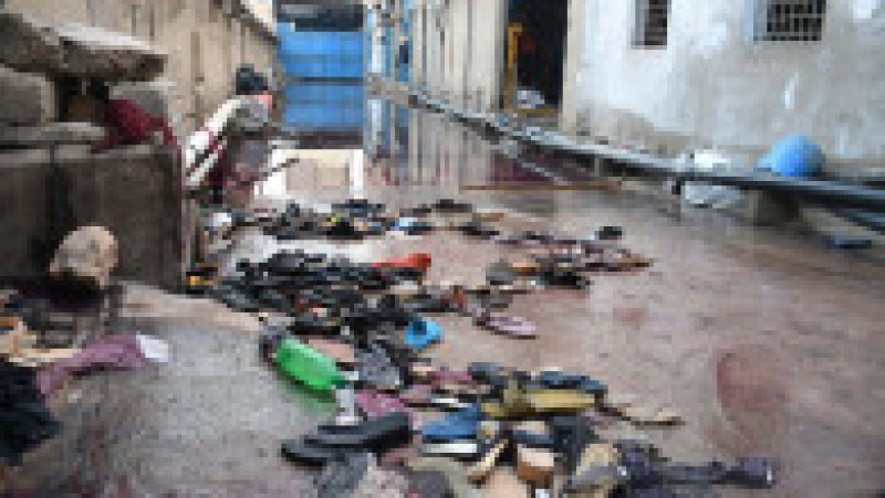 Scena unde a avut loc busculada pentru ajutoare alimentare la Karachi. Foto: Profimedia | Poza 1 din 12