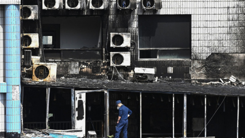 Numărul morților în urma incendiului de marți de la un spital de Beijing a crescut la 29. FOTO: Profimedia Images