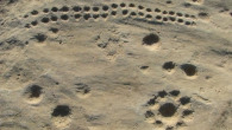 Arheologii au găsit în jur de 900 de sculpturi în rocă - petroglife - în Al Jassasiya. Captură foto: Facebook / Bahrani History | Poza 4 din 5