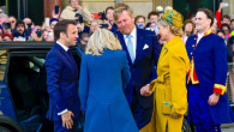 Emmanuel și Brigitte Macron, întâmpinați la Amsterdan de regele Willem-Alexander şi soţia lui, Maxima FOTO: Profimedia Images | Poza 42 din 43