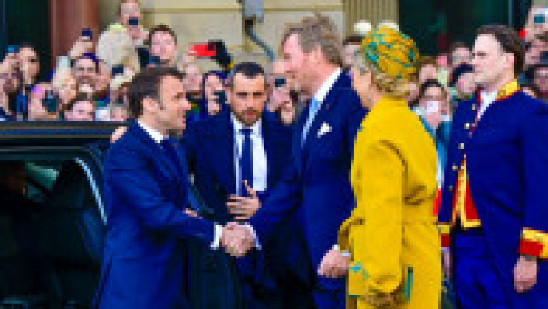 Emmanuel și Brigitte Macron, întâmpinați la Amsterdan de regele Willem-Alexander şi soţia lui, Maxima FOTO: Profimedia Images | Poza 8 din 43