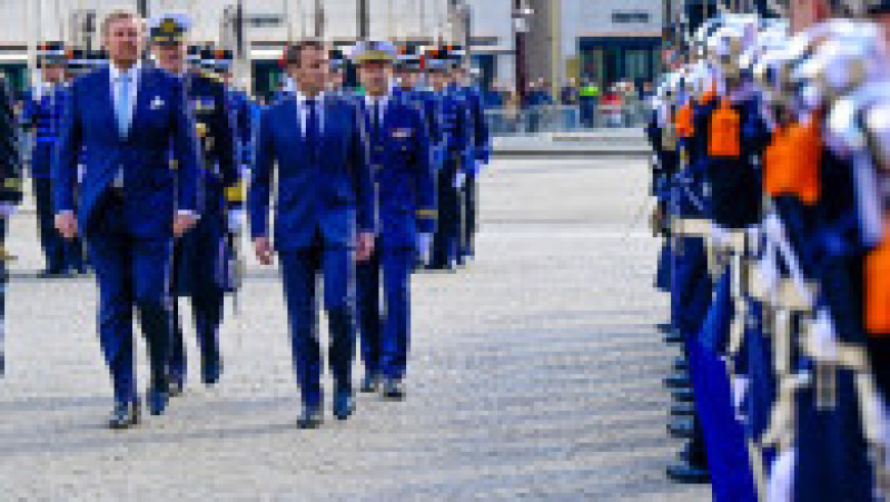 Emmanuel și Brigitte Macron, întâmpinați la Amsterdan de regele Willem-Alexander şi soţia lui, Maxima FOTO: Profimedia Images | Poza 13 din 43
