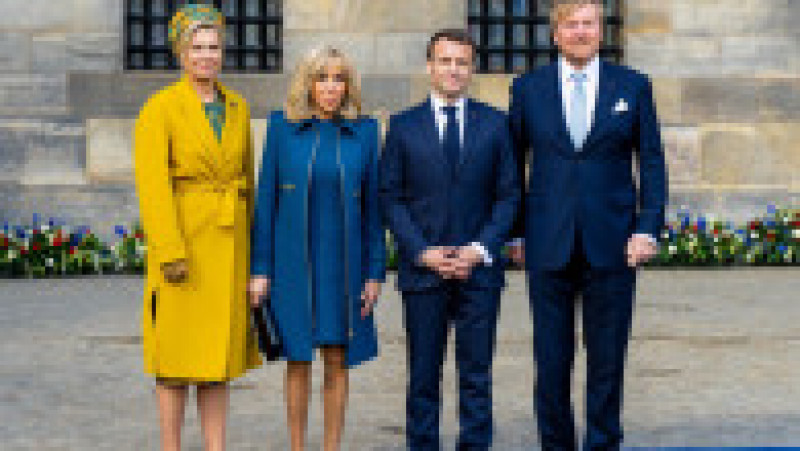 Emmanuel și Brigitte Macron, întâmpinați la Amsterdan de regele Willem-Alexander şi soţia lui, Maxima FOTO: Profimedia Images | Poza 14 din 43