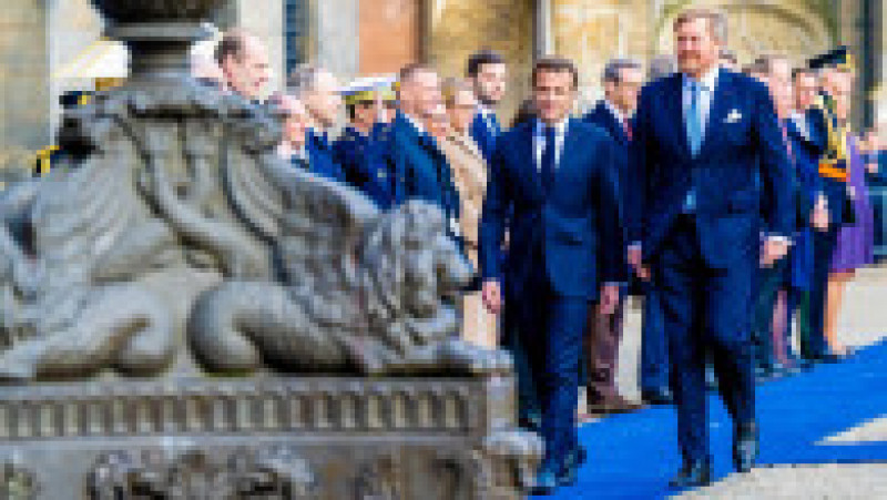 Emmanuel și Brigitte Macron, întâmpinați la Amsterdan de regele Willem-Alexander şi soţia lui, Maxima FOTO: Profimedia Images | Poza 23 din 43