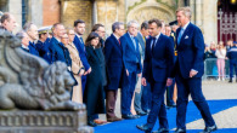 Emmanuel și Brigitte Macron, întâmpinați la Amsterdan de regele Willem-Alexander şi soţia lui, Maxima FOTO: Profimedia Images | Poza 22 din 43