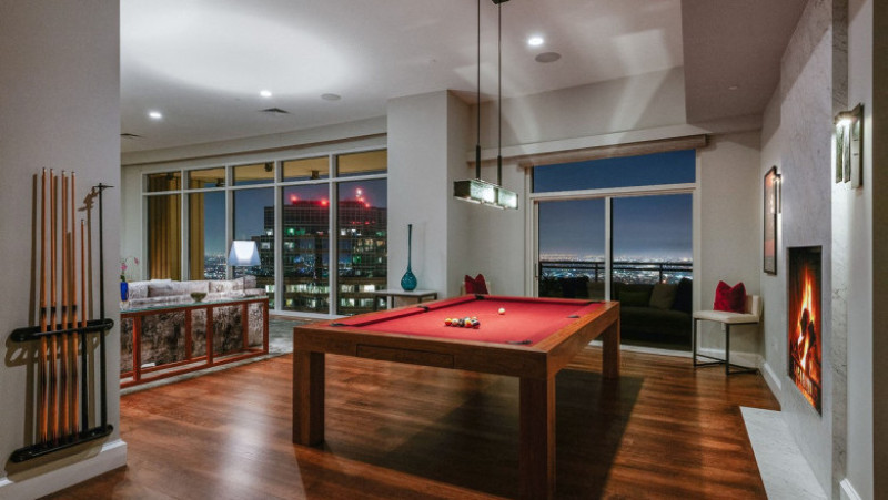 Rihanna a cumpărat cu 21 milioane $ apartamentul în care a locuit Matthew Perry din „Friends” FOTO: Profimedia Images