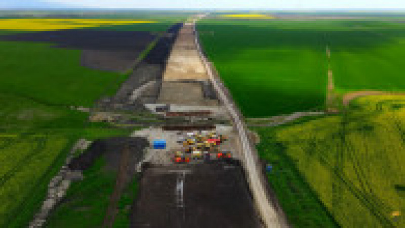 Asociația Pro Infrastructura a publicat imagini și o filmare aeriană de pe cei 21 kilometri ai Autostrăzii Moldovei (A7), lotul Dumbrava-Mizil. Sursa foto: Asociația Pro Infrastructura / Facebook | Poza 1 din 15