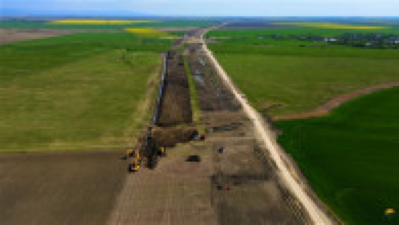 Asociația Pro Infrastructura a publicat imagini și o filmare aeriană de pe cei 21 kilometri ai Autostrăzii Moldovei (A7), lotul Dumbrava-Mizil. Sursa foto: Asociația Pro Infrastructura / Facebook | Poza 13 din 15