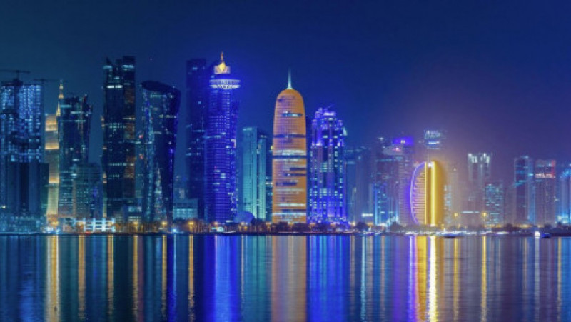 Clădiri din Doha și Lusail luminate noaptea. Foto: Profimedia Images
