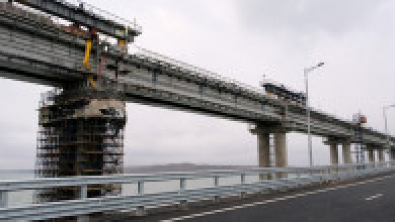ransportatoare încărcate cu butan şi propan au traversat podul Kerci după patru luni de aşteptare. FOTO: Profimedia Images | Poza 2 din 5