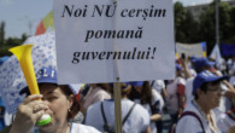 Cel mai mare protest al profesorilor din ultimii ani a avut loc in 30 mai. Cadrele didactice s-au adunat în fața Guvernului. FOTO: INQUAM PHOTOS - Octav Ganea | Poza 3 din 7