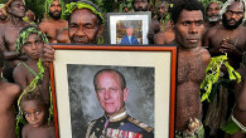 Localnicii din insula Tanna consideră că tatăl Regelui Charles, prințul Phillip, este un zeu. Foto: Profimedia Images | Poza 1 din 5