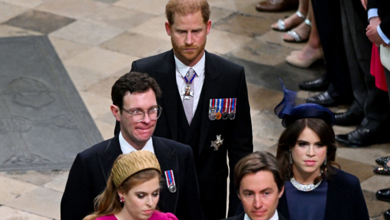 Prințul Harry a fost ținut la distanță în timpul ceremoniei de încoronare a regelui Charles al III-lea. Foto: Profimedia