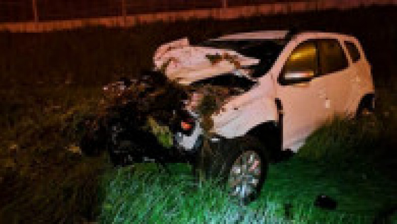Un autotren care transporta mașini s-a răsturnat pe autostradă, în Arad. Foto: ISU Arad | Poza 4 din 7