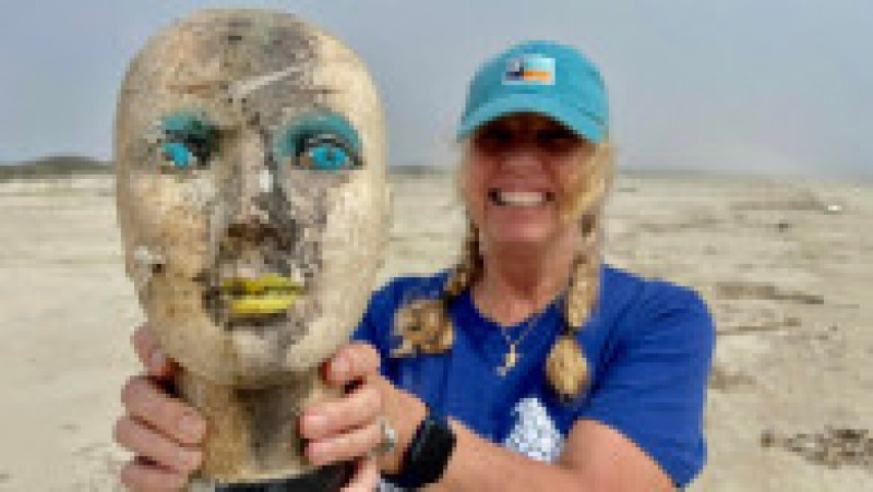 Păpuși înfricoșătoare și alte obiecte descoperite pe o plajă din Texas. Captură foto: Facebook: Mission-Aransas Reserve | Poza 2 din 14