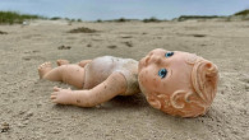 Păpuși înfricoșătoare și alte obiecte descoperite pe o plajă din Texas. Captură foto: Facebook: Mission-Aransas Reserve | Poza 11 din 14