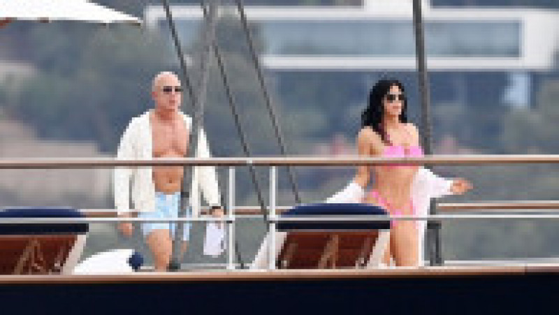 Jeff Bezos și iubita lui, Lauren Sanchez, își petrec prima vacanță pe mega iahtul de jumătate de miliard de dolari FOTO: Profimedia Images | Poza 19 din 39