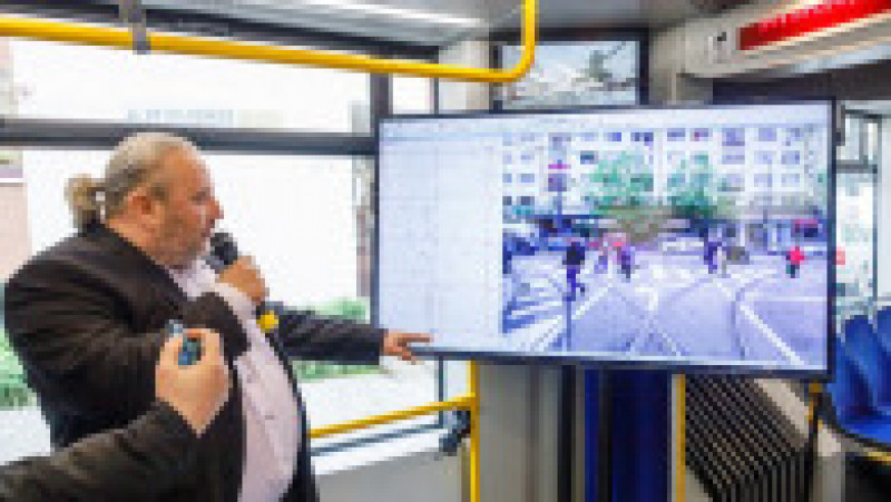 Primul tramvai dotat cu un sistem de siguranță anticoliziune a fost testat în premieră pe străzile din Cluj-Napoca. FOTO: facebook Emil Boc | Poza 2 din 6