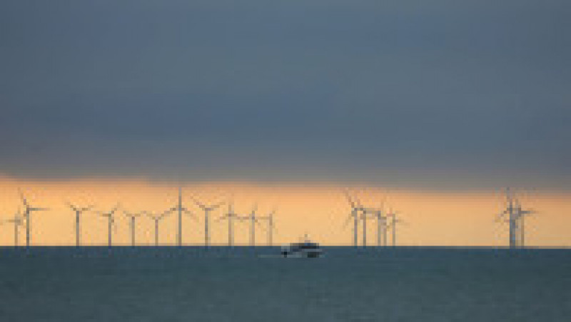 Turbinele eoliene au devenit principala sursă de electricitate în Marea Britanie. Cea mai mare "fermă" din lume va alimenta 6 milioane de case. Sursa foto Profimedia Images | Poza 11 din 22