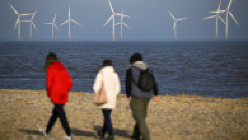 Turbinele eoliene au devenit principala sursă de electricitate în Marea Britanie. Cea mai mare "fermă" din lume va alimenta 6 milioane de case. Sursa foto Profimedia Images | Poza 2 din 22