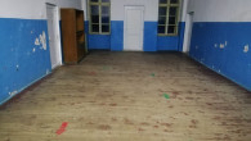Așa arată coridorul Școli Gimnaziale Speciale din Huedin. Sursa foto: Facebook / Mihaela Ciupei | Poza 1 din 8