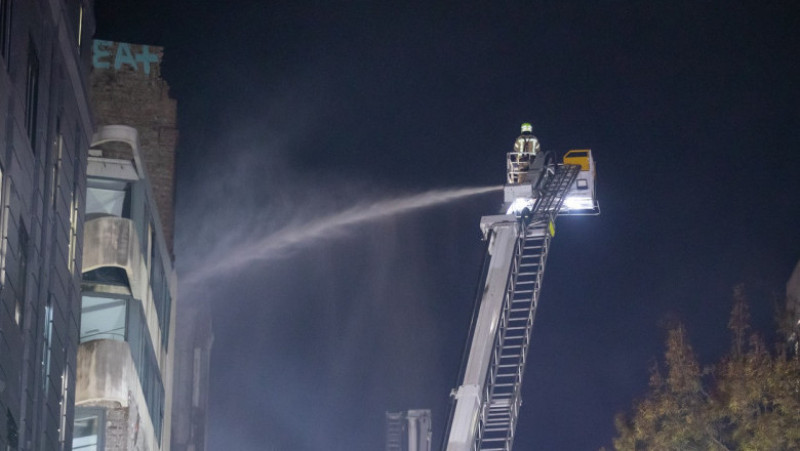 Doi băieți de 13 ani au pornit un incendiu uriaș care a mistuit o clădire istorică cu șapte etaje din Sydney. Sursa foto: Profimedia Images