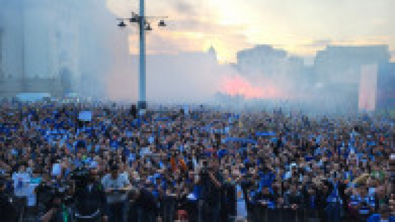Mii de suporteri ai echipei Farul Constanța au sărbătorit câștigarea campionatului de fotbal. Foto: Facebook/Farul Constanta | Poza 8 din 11