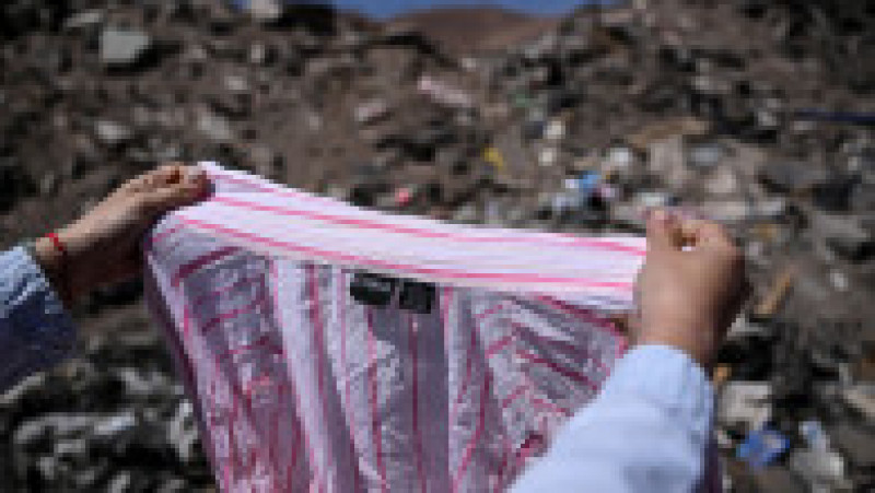 Zeci de mii de tone de haine noi sunt aruncate anual în deșertul Atacama din Chile. FOTO: Profimedia Images | Poza 7 din 9