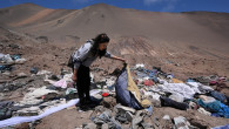 Zeci de mii de tone de haine noi sunt aruncate anual în deșertul Atacama din Chile. FOTO: Profimedia Images | Poza 9 din 9