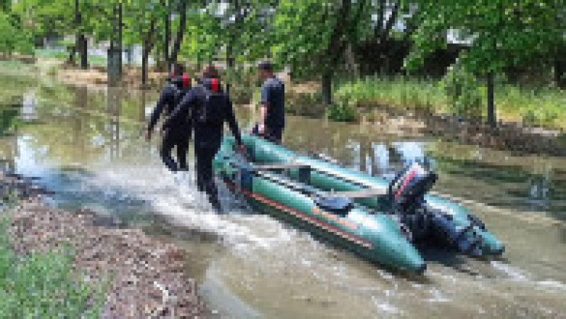 Aproximativ 42.000 de oameni de pe ambele maluri ale râului Nipru se confruntă cu riscul de a fi inundați după distrugerea barajului Nova Kahovka. Foto: Profimedia Images | Poza 17 din 18