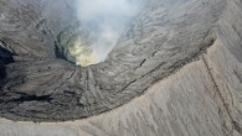 Ritual de sacrificare pe vulcanul Bromo din Indonezia. Foto Profimedia | Poza 8 din 10