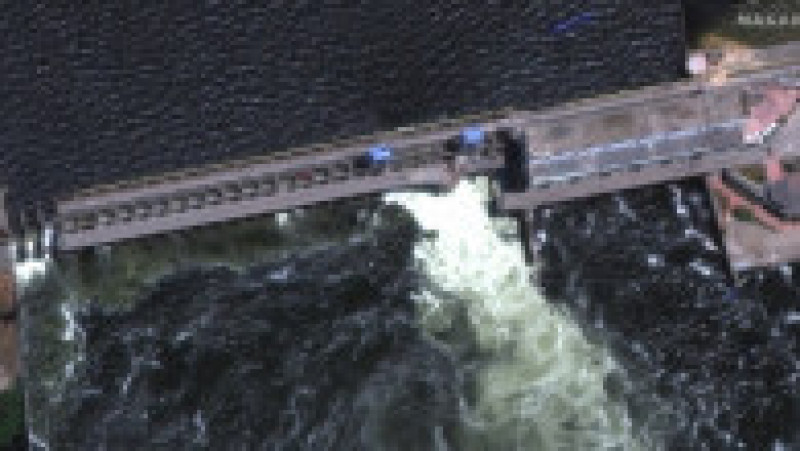 Barajul peste Nipru de la Nova Kahovka din regiunea Herson a fost aruncat în aer. Foto: Profimedia Images | Poza 3 din 13