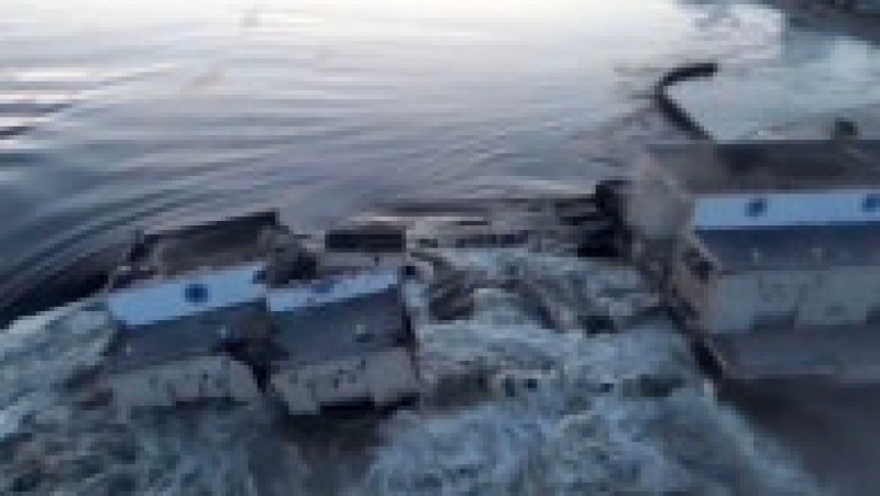 Barajul peste Nipru de la Nova Kahovka din regiunea Herson a fost aruncat în aer. Foto: Profimedia Images | Poza 1 din 13