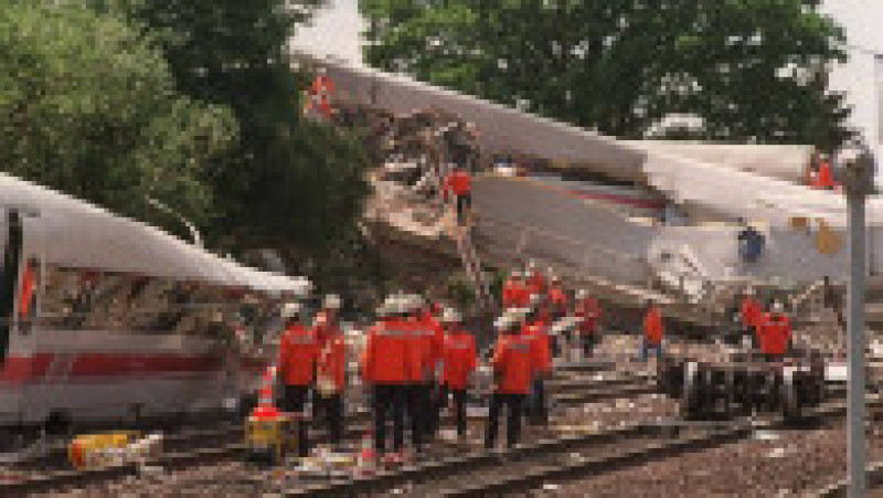 În urmă cu 25 de ani, în Germania avea loc cel mai grav accident feroviar din lume în care a fost implicat un tren de mare viteză. Sursa foto Profimedia Images | Poza 18 din 24