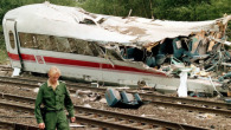 În urmă cu 25 de ani, în Germania avea loc cel mai grav accident feroviar din lume în care a fost implicat un tren de mare viteză. Sursa foto Profimedia Images | Poza 11 din 24