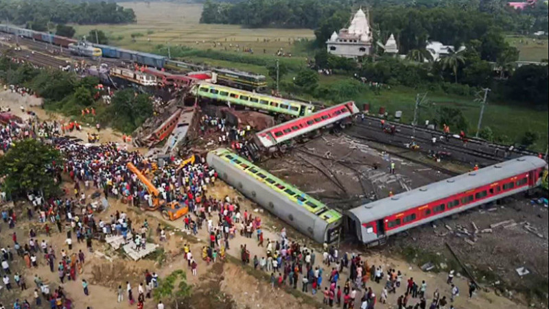 288 de oameni au murit și 900 a fost răniți în accidentul catalogat ca dezastrul secolului în India. FOTO: Profimedia Images