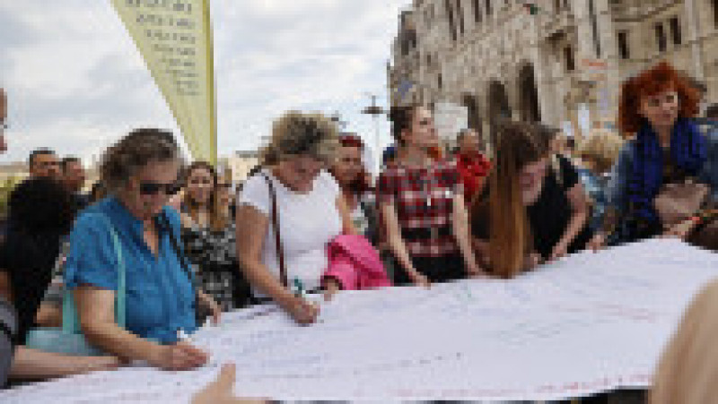 Profesori unguri au manifestat vineri împotriva unui proiect de lege care le măreşte volumul de muncă. Foto: Profimedia Images | Poza 7 din 8