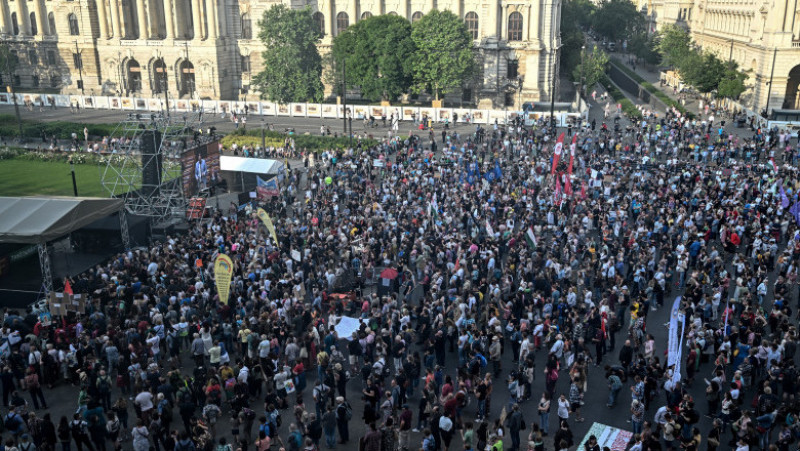 Profesori unguri au manifestat vineri împotriva unui proiect de lege care le măreşte volumul de muncă. Foto: Profimedia Images