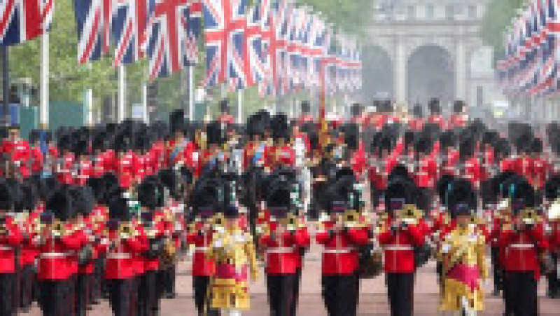 Regele Charles al III-lea şi-a sărbătorit oficial sâmbătă ziua de naştere, prima în calitate de suveran, cu tradiţionala paradă militară Trooping the Colour. Foto: Profimedia | Poza 3 din 26