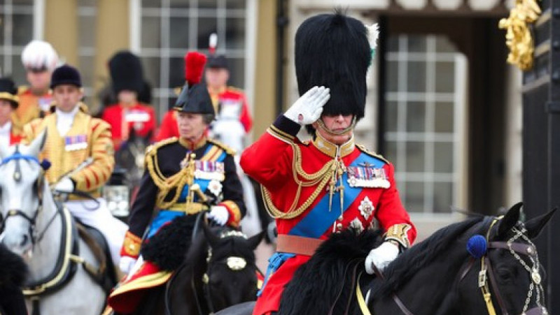 Regele Charles al III-lea şi-a sărbătorit oficial sâmbătă ziua de naştere, prima în calitate de suveran, cu tradiţionala paradă militară Trooping the Colour. Foto: Profimedia