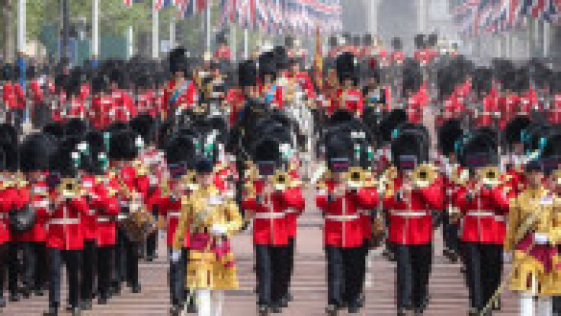 Regele Charles al III-lea şi-a sărbătorit oficial sâmbătă ziua de naştere, prima în calitate de suveran, cu tradiţionala paradă militară Trooping the Colour. Foto: Profimedia | Poza 12 din 26