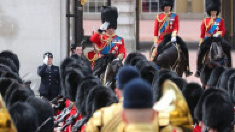 Regele Charles al III-lea şi-a sărbătorit oficial sâmbătă ziua de naştere, prima în calitate de suveran, cu tradiţionala paradă militară Trooping the Colour. Foto: Profimedia | Poza 14 din 26