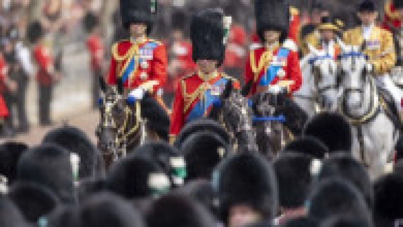 Regele Charles al III-lea şi-a sărbătorit oficial sâmbătă ziua de naştere, prima în calitate de suveran, cu tradiţionala paradă militară Trooping the Colour. Foto: Profimedia | Poza 9 din 26