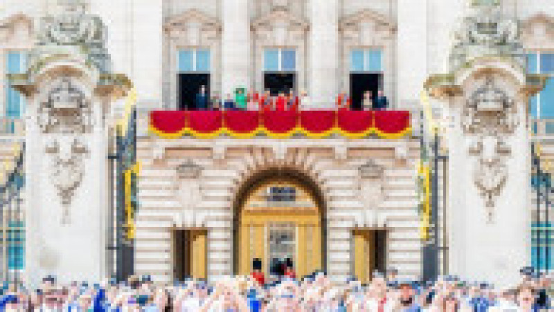 Regele Charles al III-lea şi-a sărbătorit oficial sâmbătă ziua de naştere, prima în calitate de suveran, cu tradiţionala paradă militară Trooping the Colour. Foto: Profimedia | Poza 21 din 26