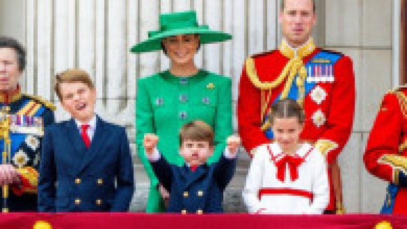 Regele Charles al III-lea şi-a sărbătorit oficial sâmbătă ziua de naştere, prima în calitate de suveran, cu tradiţionala paradă militară Trooping the Colour. Foto: Profimedia | Poza 22 din 26
